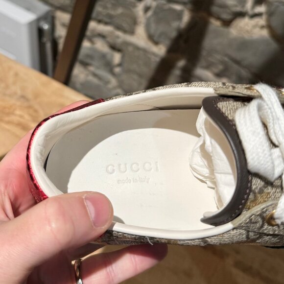 Gucci Bee Print GG Supreme Ace Low-top Sneakers - Picture 9 of 11